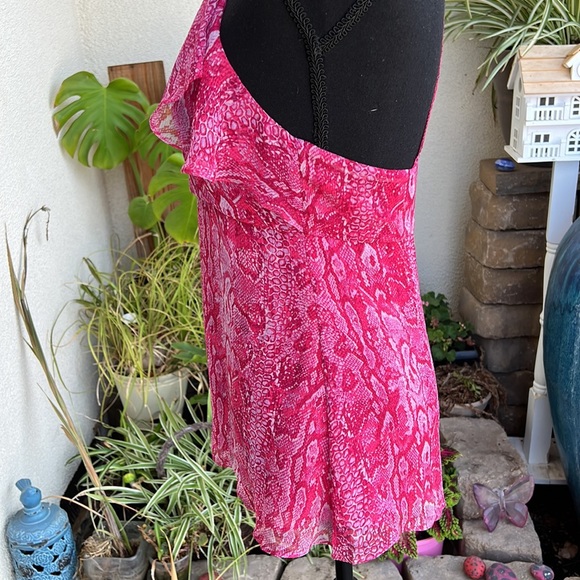 BCBGMAXIRIA Ruffled Pink Snake Skin Halter Top witha Button Up Back Size XS. - Picture 5 of 15